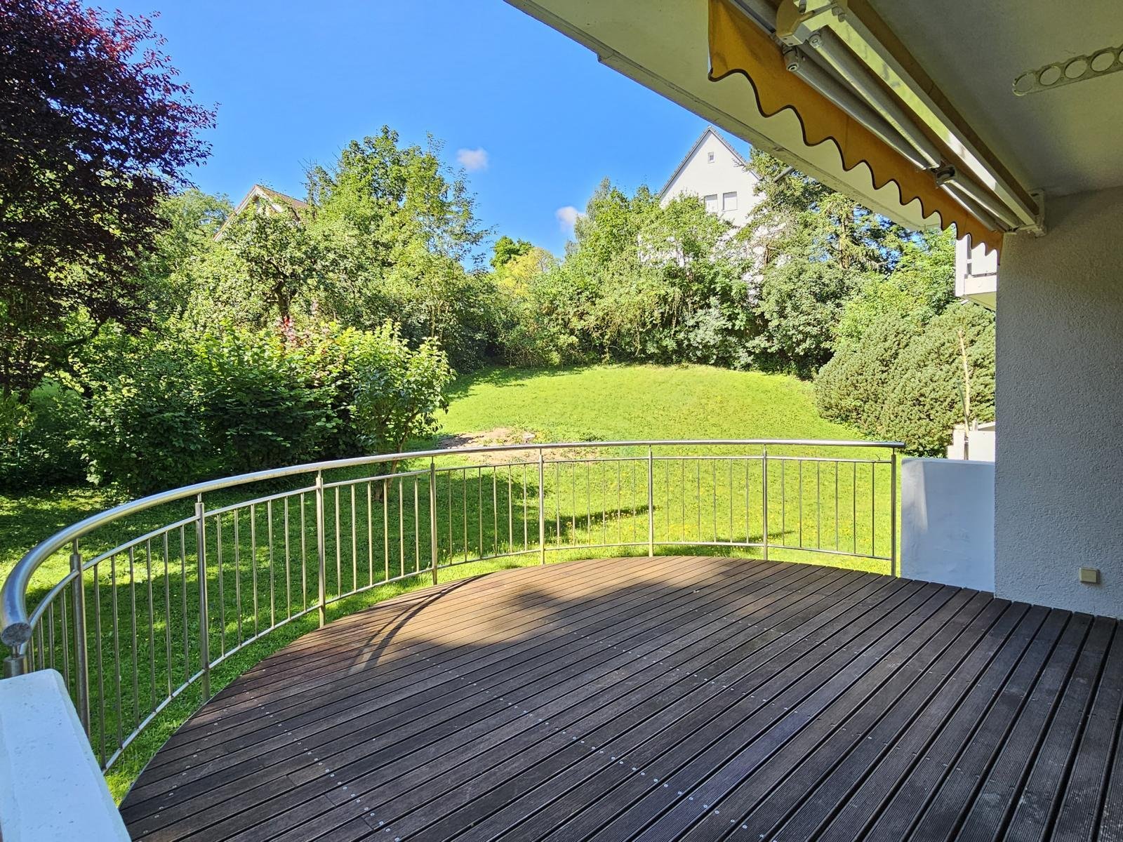 Große Balkon mit Blick ins Grüne