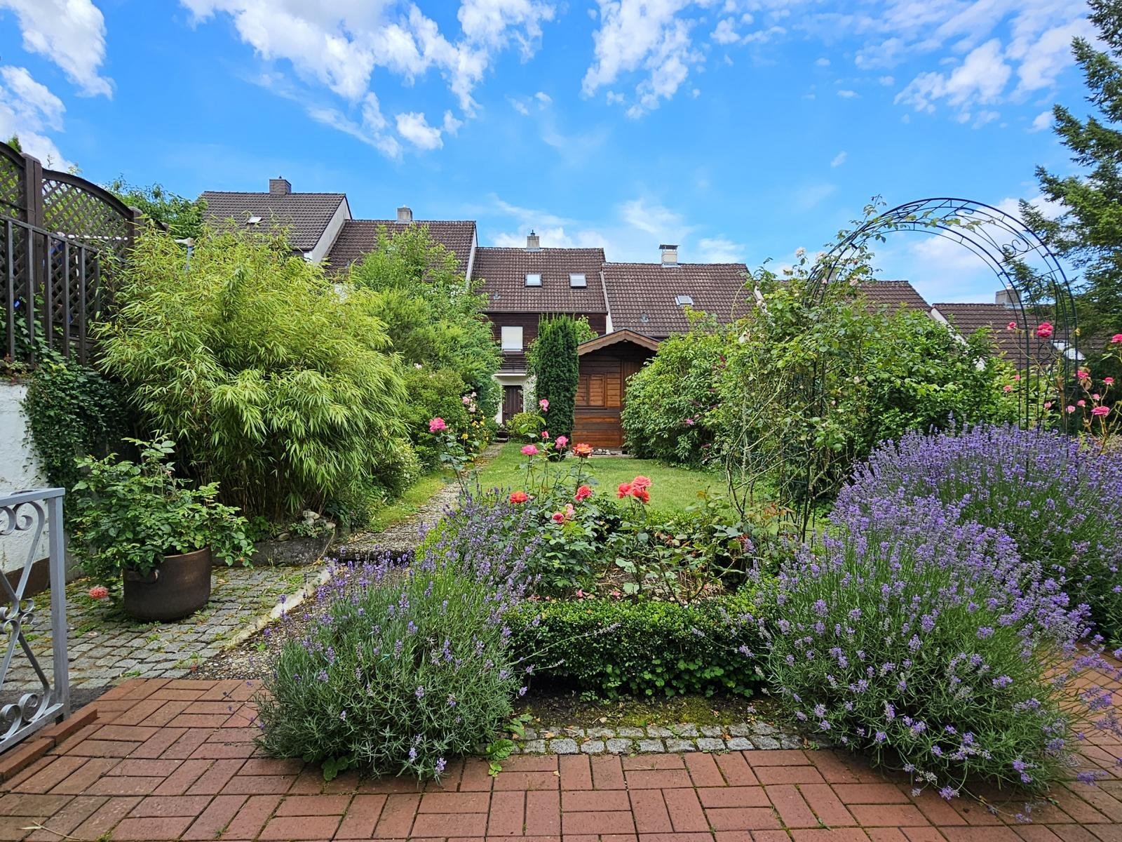 Blick in den grünen Garten