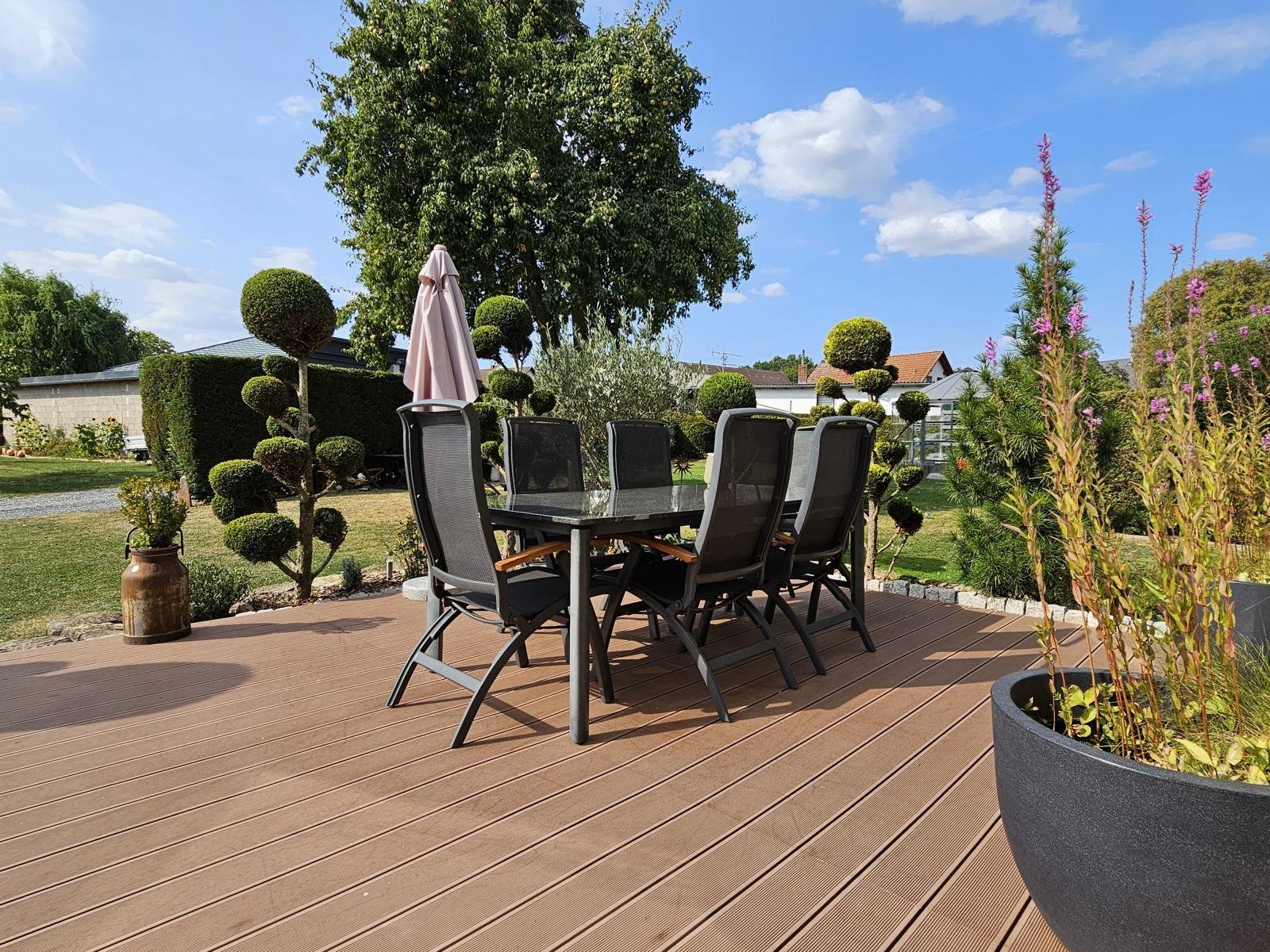 Terrasse mit Gartenblick