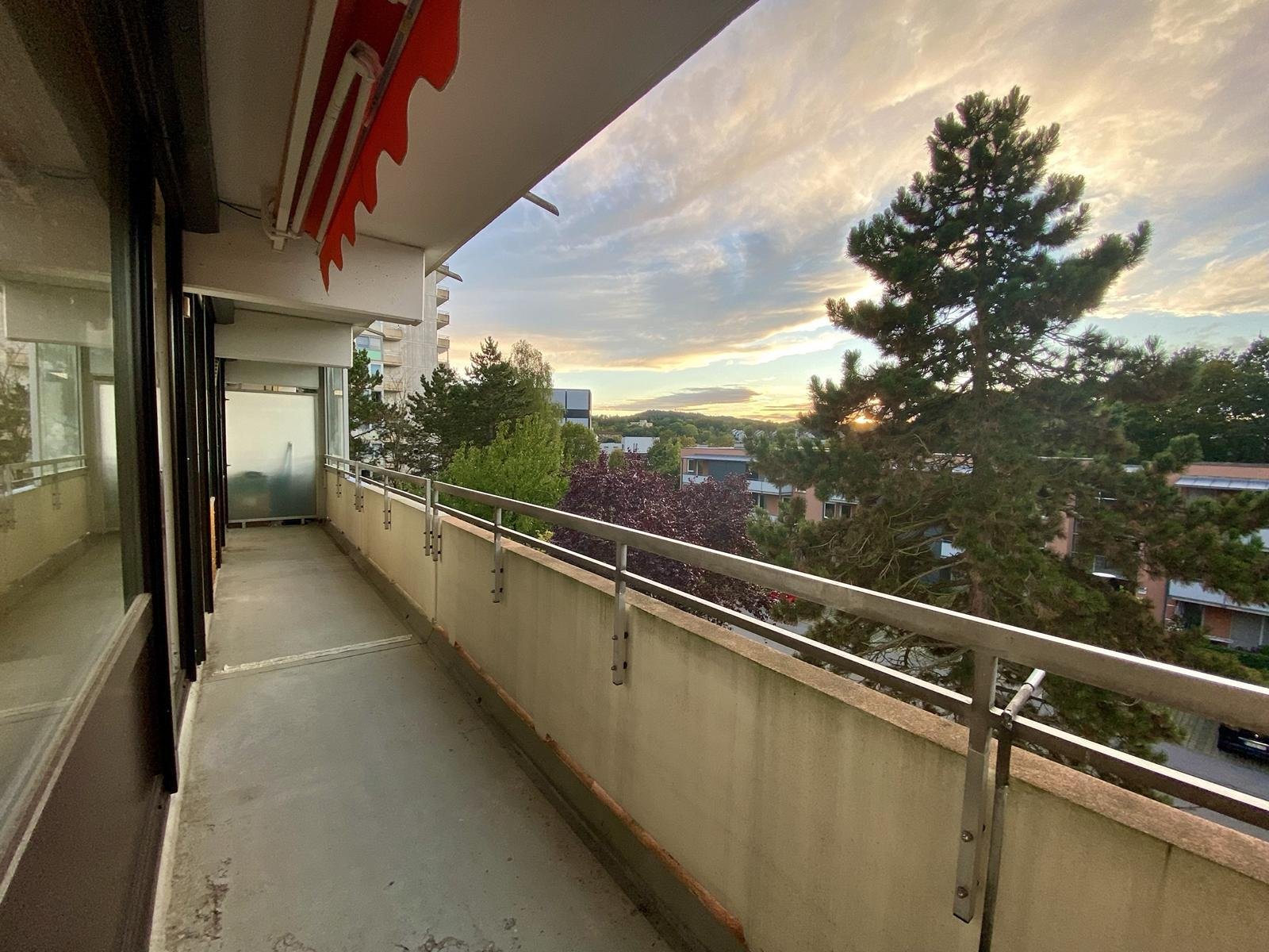 großer West-Balkon mit Abendsonne & Ausblick